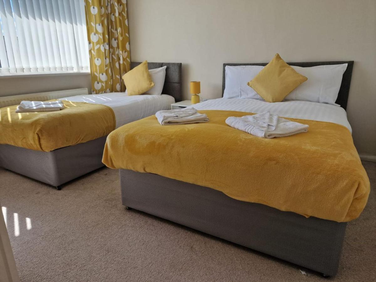 4 Beds With Links To Motorways *